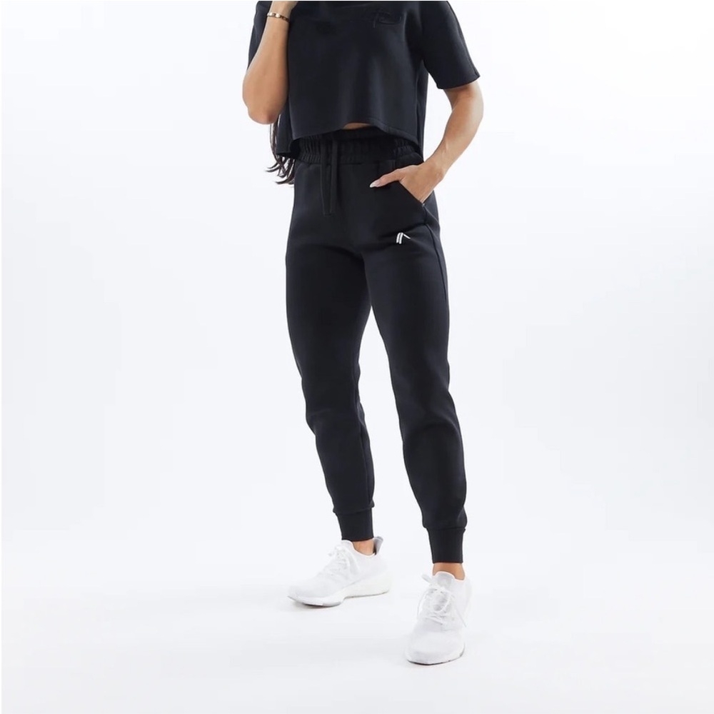 New! Alphalete small black Elmts zip jogger.